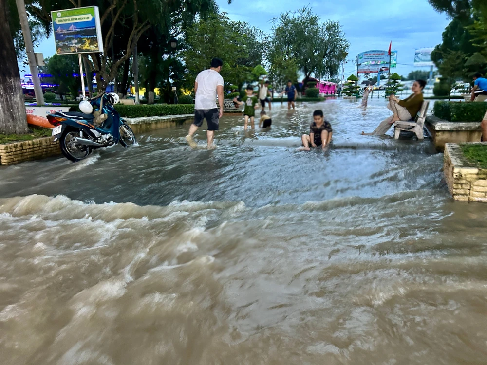 triều cường,cần thơ,chống ngập