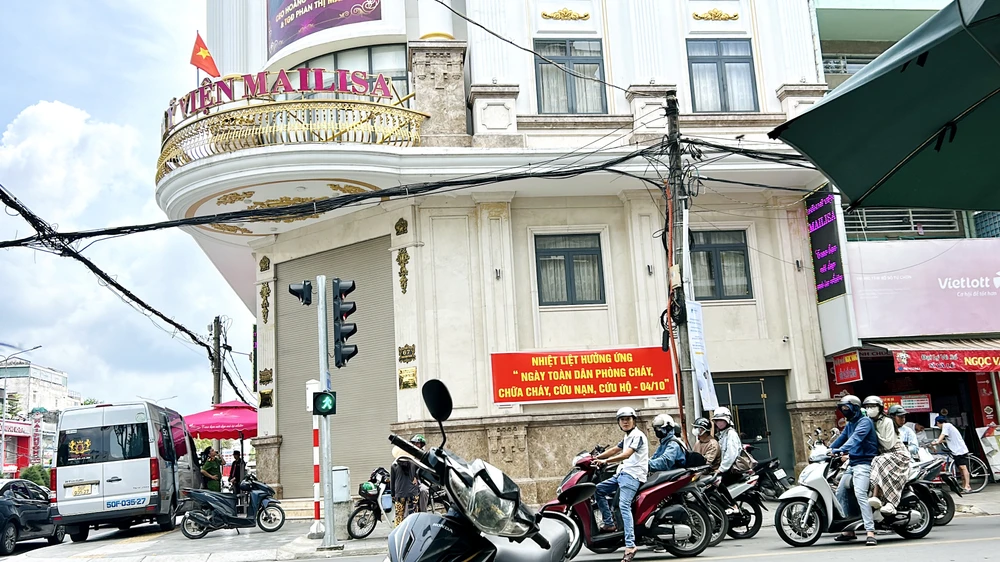 Công an và cảnh sát cơ động xuất hiện tại thẩm mỹ viện Mailisa (TP Cần Thơ)