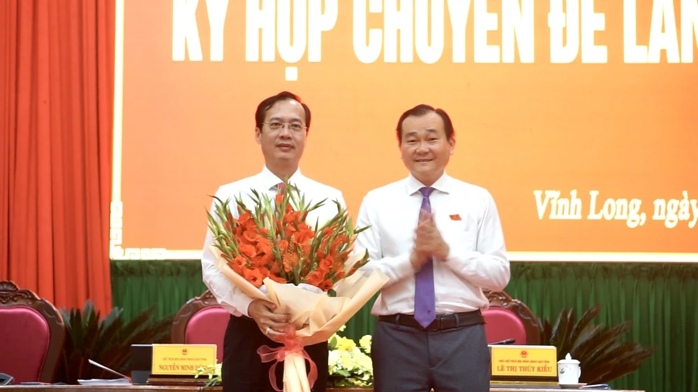 Làm sao xác định chủ tịch tỉnh không phải người địa phương ?