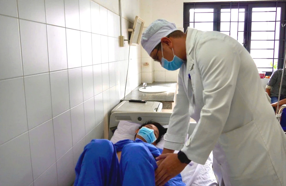 đặt stent LAMS dẫn lưu nang giả tuỵ