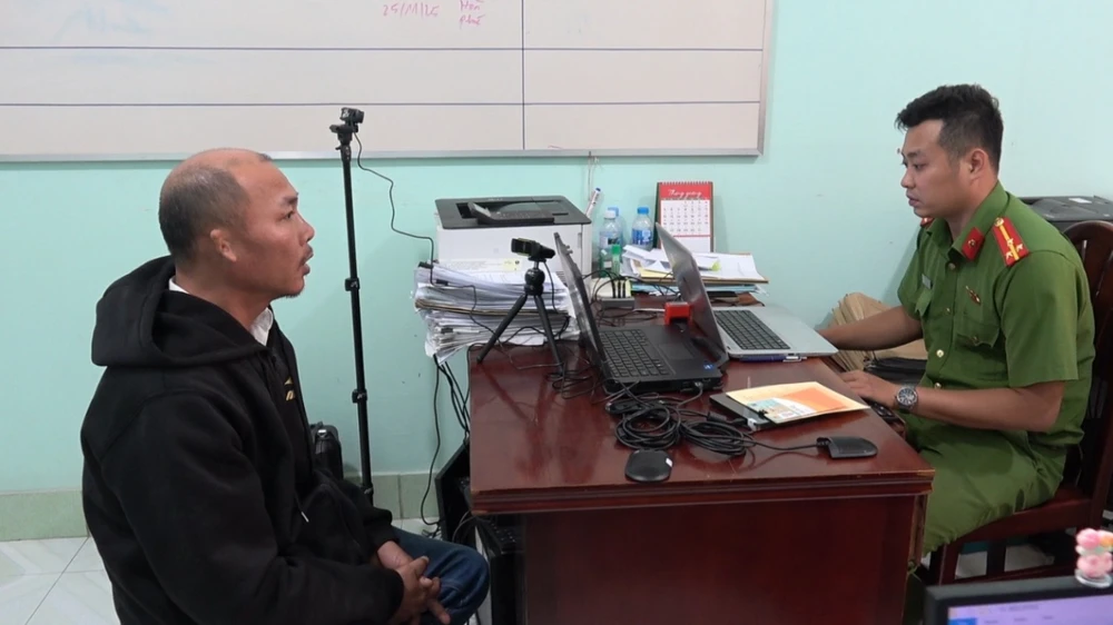 Tài xế xe khách rượt đuổi xe khách bị khởi tố tội gây rối trật tự công cộng