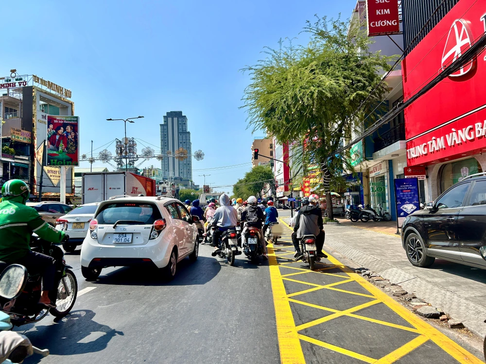 vạch mắt võng,cần thơ,luật giao thông,xử phạt