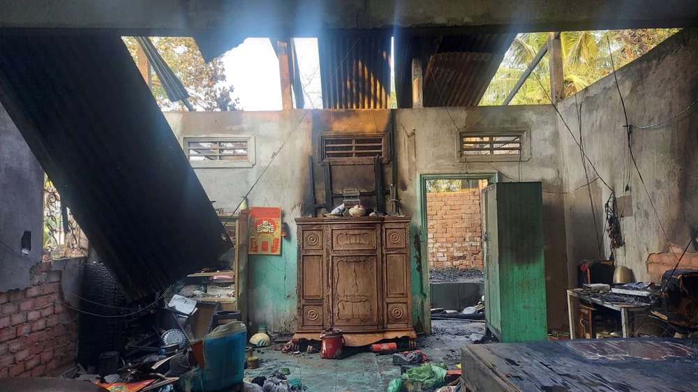 Đồng Tháp: Bị la rầy, cháu chế tạo bom xăng đốt nhà ông ngoại