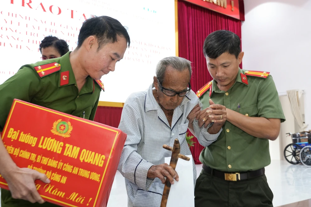 bộ công an,quà tết,cần thơ