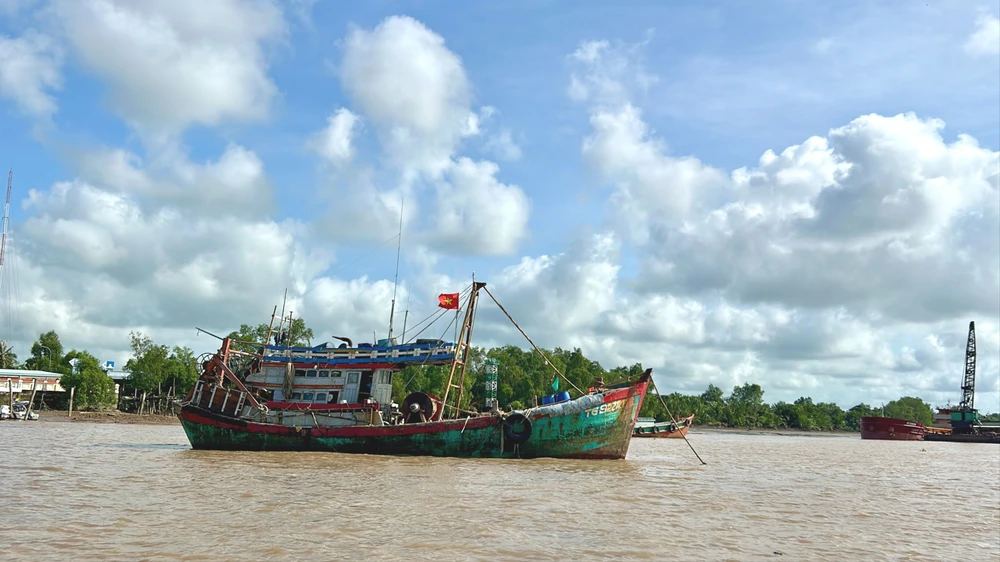 Giá xăng dầu tăng những ngày qua ảnh hưởng không nhỏ đến hoạt động của ngư dân