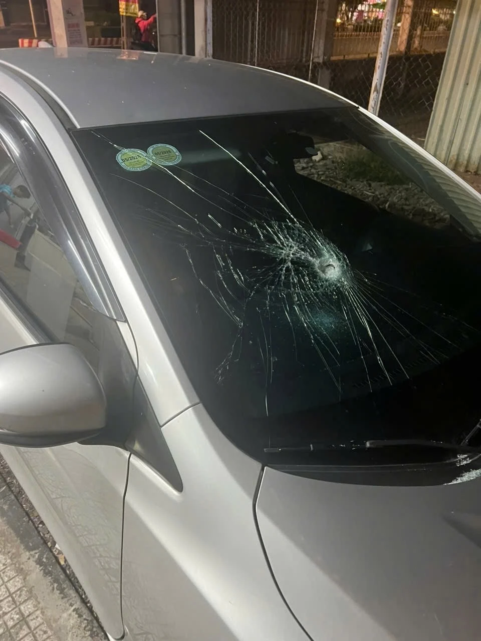 vĩnh long,xì pa,chặn đầu ô tô,đập vỡ kín,xin đường