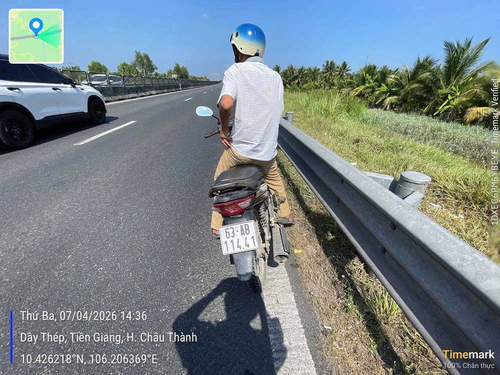 cao tốc TP.HCM,xe máy chạy vào cao tốc,say xỉn,vượt chốt