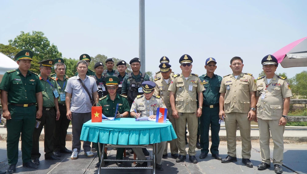 công dân Việt Nam,tiếp nhận,cửa khẩu dinh bà,đồng tháp,trung tâm lừa đảo,việc nhẹ lương cao