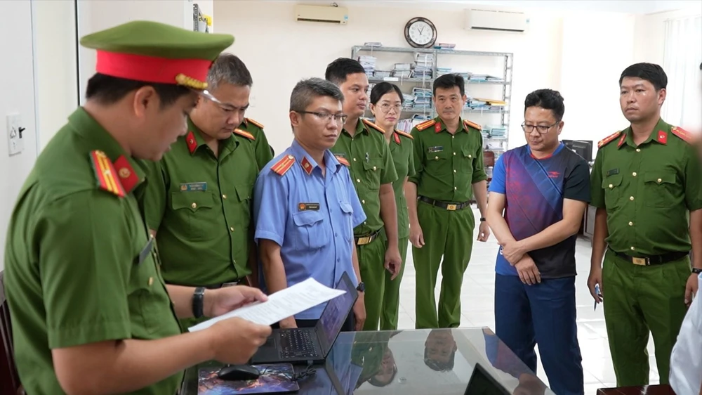 cán bộ thuế cần thơ,lợi dụng chức vụ