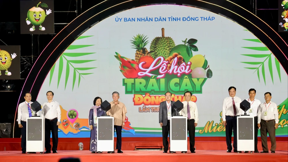 khai-mac-le-hoi-trai-cay-dong-thap.jpg