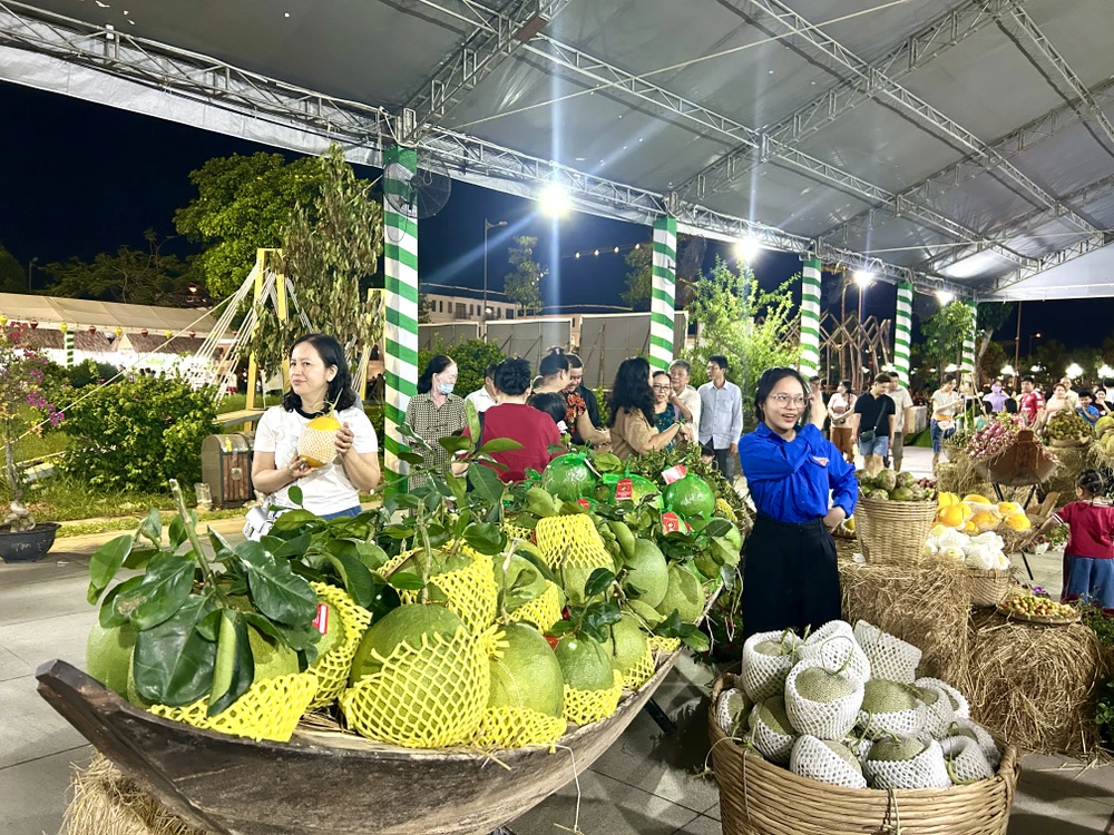 le-hoi-trai-cay-dong-thap-2.jpg