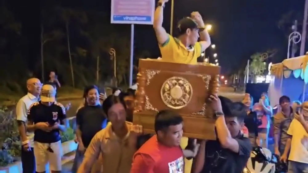 cần thơ,khiêng quang tài,nhảy múa,trại hòm
