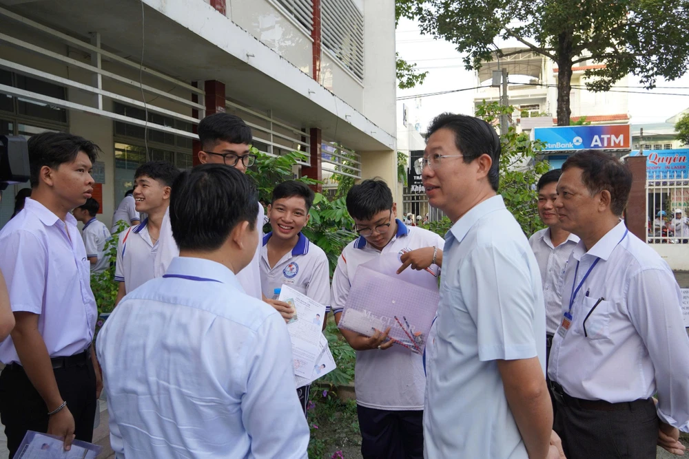 ông Huỳnh Minh Tuấn, Phó Chủ tịch UBND tỉnh tốt nghiệp THPT,sĩ tử,đồng tháp,động viên