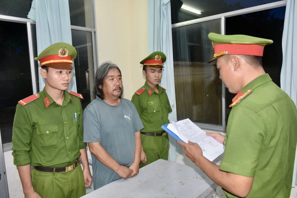 phong-hoa-vinh-long-tat-xang.jpg