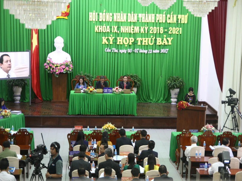 Kiến nghị xem xét việc chi tiền ngân sách cho đội bóng ảnh 1