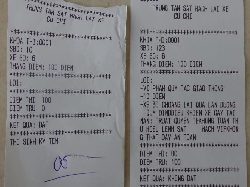 Tất cả các thao tác, lỗi sát hạch của bạn trên đường trường đều được máy tại xe chấm và máy chủ ở trung tâm ghi nhận. Khi dừng xe kết thúc bài sát hạch hoặc bị truất quyền sát hạch thì máy in gắn theo xe sẽ in cho bạn bảng điểm kết quả ngay. Bạn được 80/100 điểm là đạt, dưới là… rớt