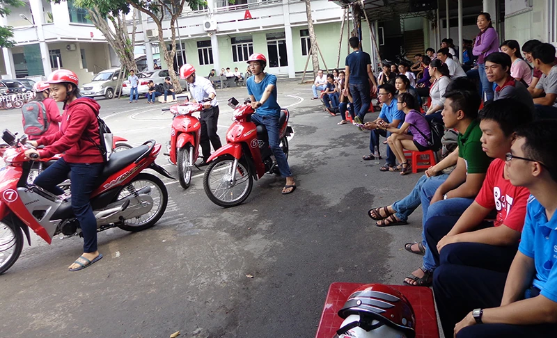 Hơn 20% thí sinh thi... rớt bằng lái xe máy ảnh 13