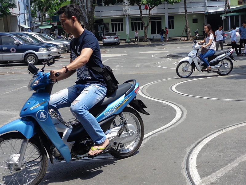 Hơn 20% thí sinh thi... rớt bằng lái xe máy ảnh 8