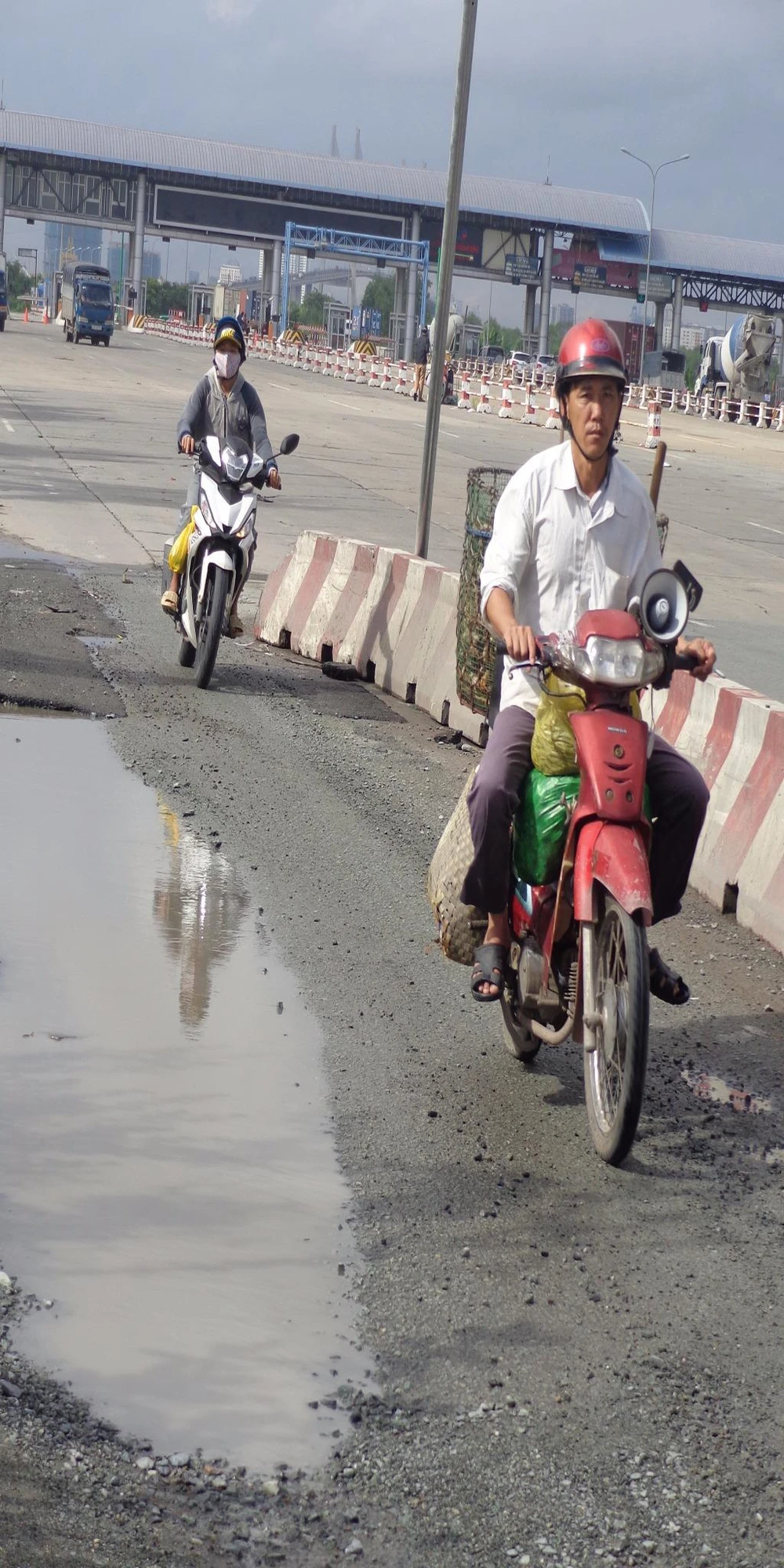 đường nhiều ổ gà