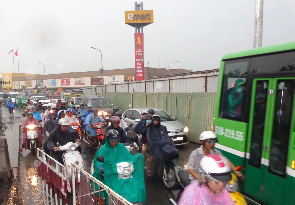 Dỡ cầu Hang Trong cũ, xây cầu mới ảnh 1 Dỡ cầu Hang Trong cũ, xây cầu mới ảnh 1