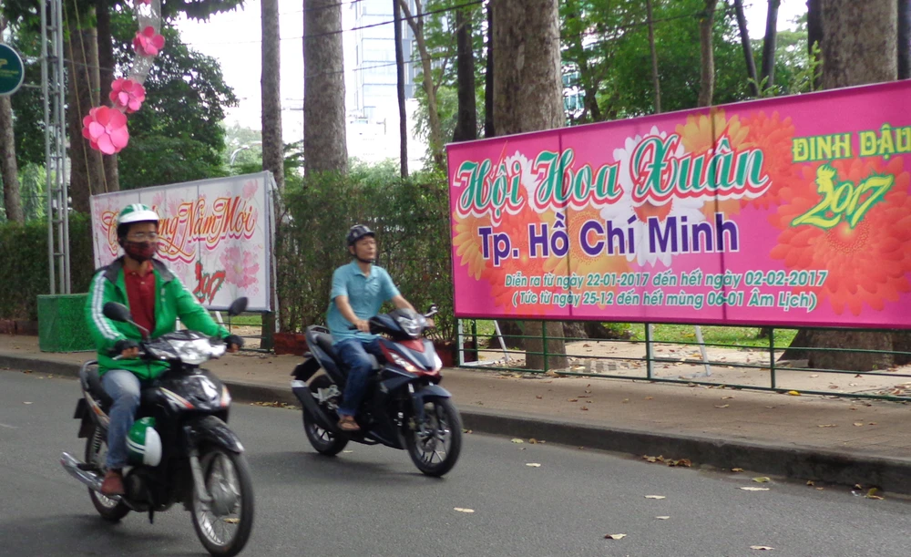 Bắt đầu lắp dựng khu Hội Hoa Xuân 2017 ảnh 2