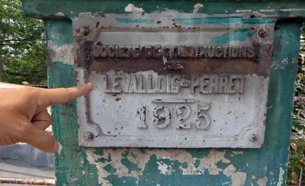 Chia tay cầu cũ trăm năm tuổi ảnh 1