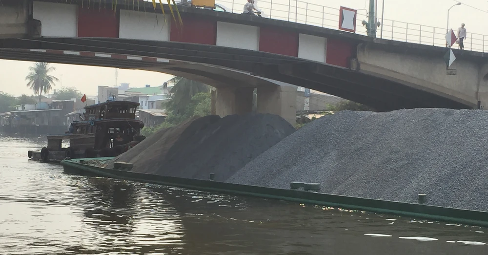 Chia tay cầu cũ trăm năm tuổi ảnh 13