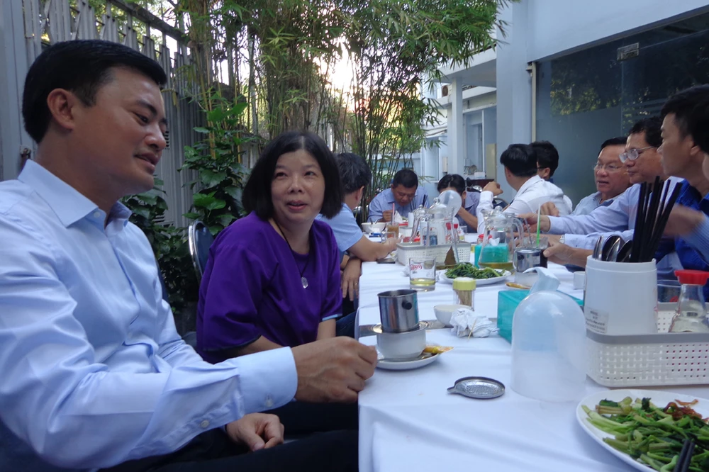 Cà phê sáng thú vị của giám đốc Sở GTVT TP.HCM ảnh 2