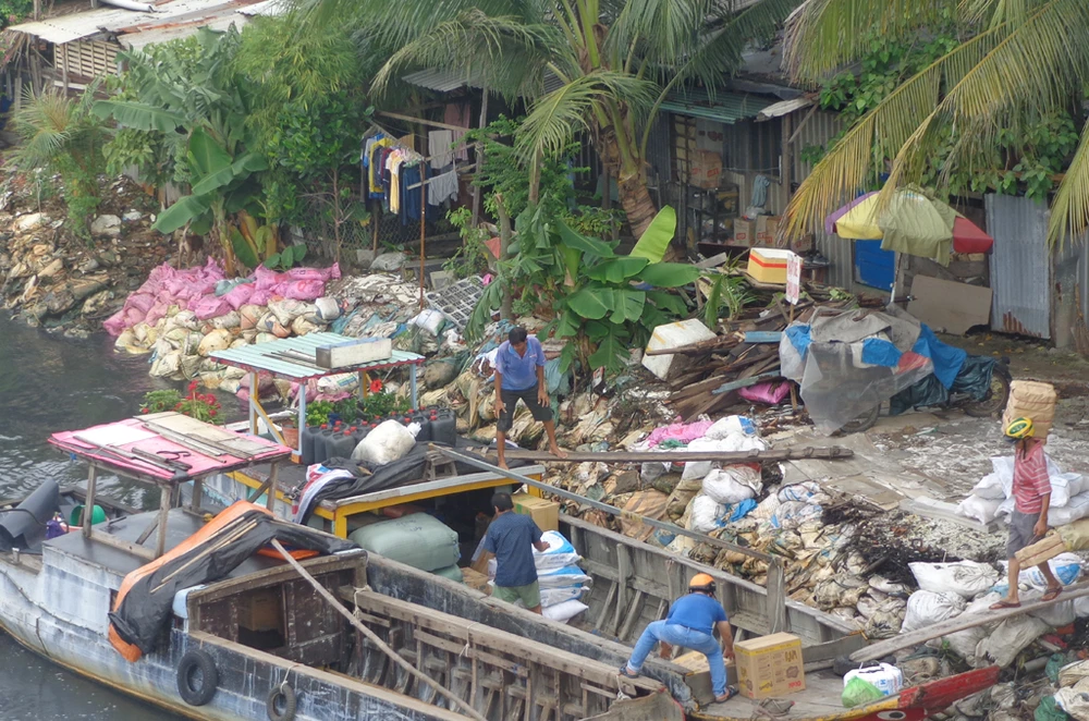 Siết hoạt động các cảng, bến sông dịp cuối năm ảnh 1