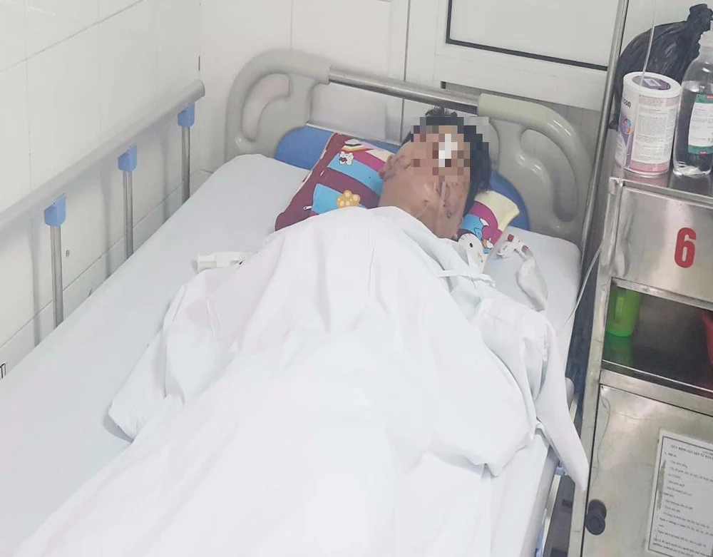 Anh H. đang được điều trị tại BV Việt Đức (Hà Nội)