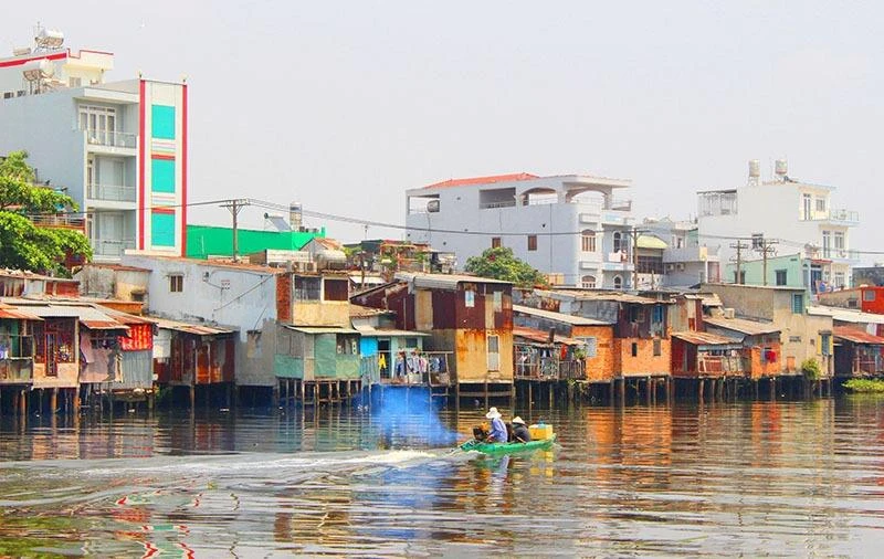 Nhà trên kênh rạch ở quận 8