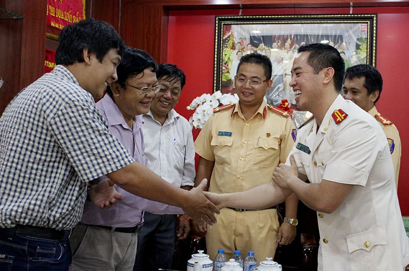 Báo Pháp Luật TP.HCM chúc mừng ngày Công an nhân dân ảnh 3