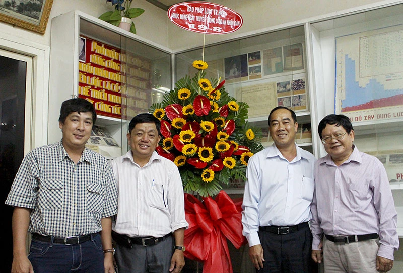 Báo Pháp Luật TP.HCM chúc mừng ngày Công an nhân dân ảnh 6