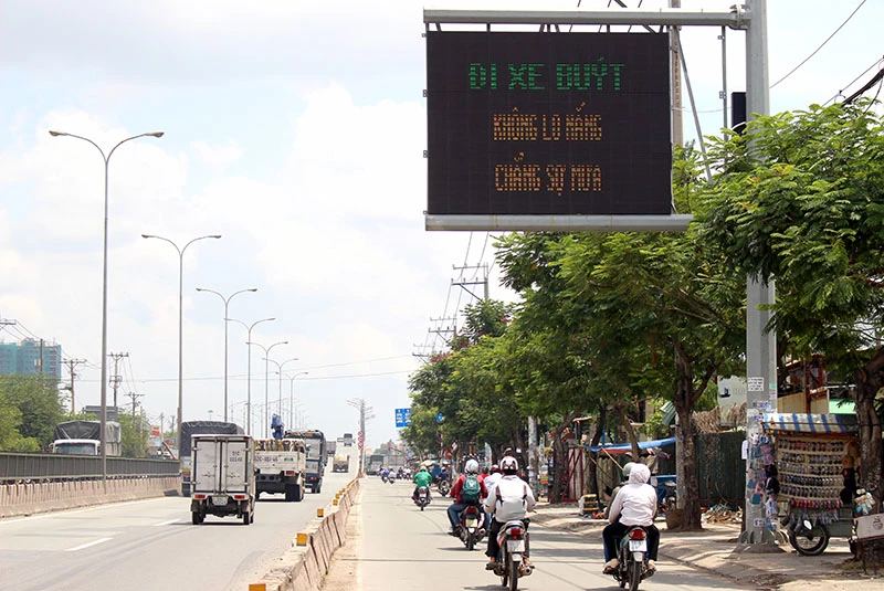 Lời nhắn 'Không Pokemon Go khi tham gia giao thông' trên quốc lộ 1A ảnh 4