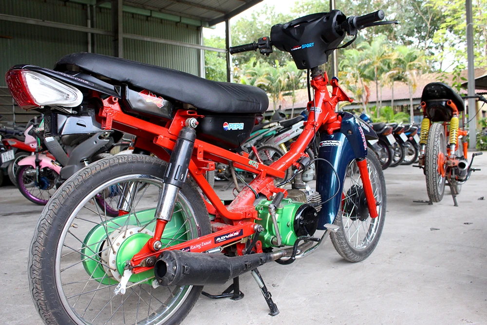 Những chiếc xe đua có kết cấu quái lạ bị bắt giữ