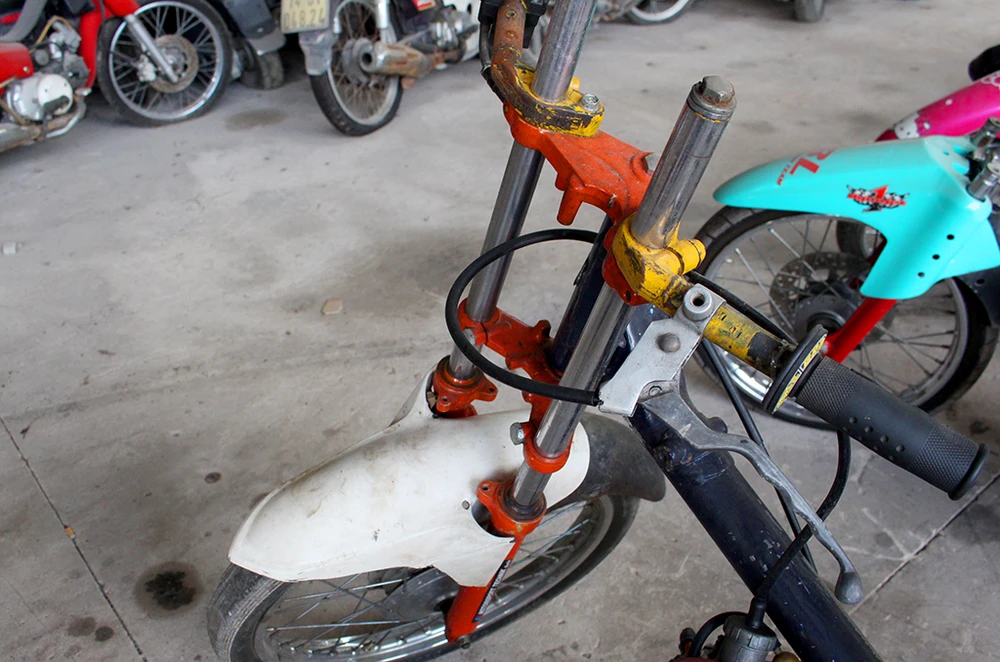 Những chiếc xe đua có kết cấu quái lạ bị bắt giữ