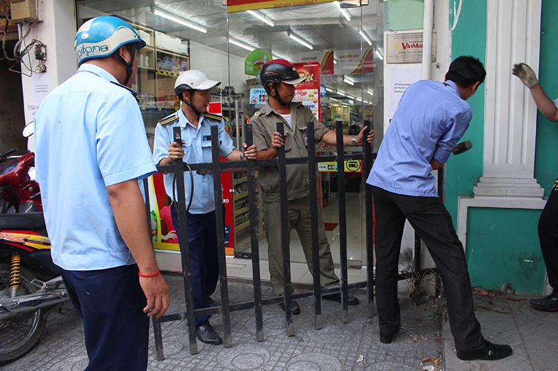 Phường Phạm Ngũ Lão dỡ bậc thềm trụ sở bảo vệ dân phố ảnh 13