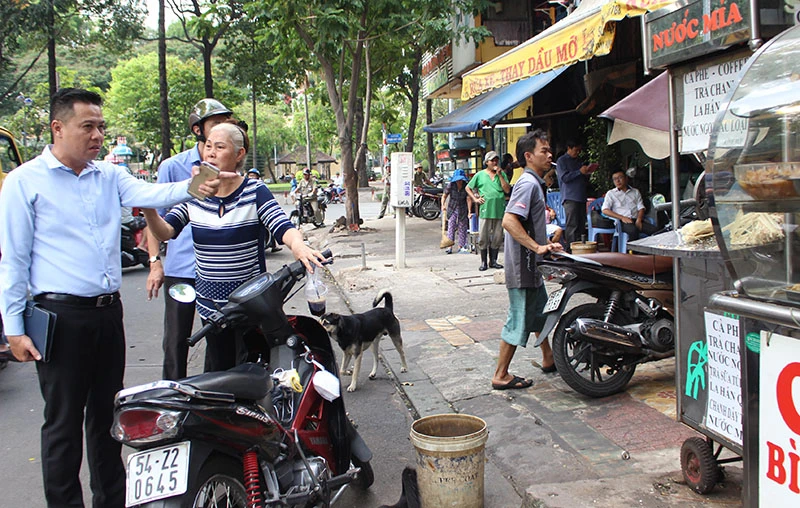 Phường Phạm Ngũ Lão dỡ bậc thềm trụ sở bảo vệ dân phố ảnh 9