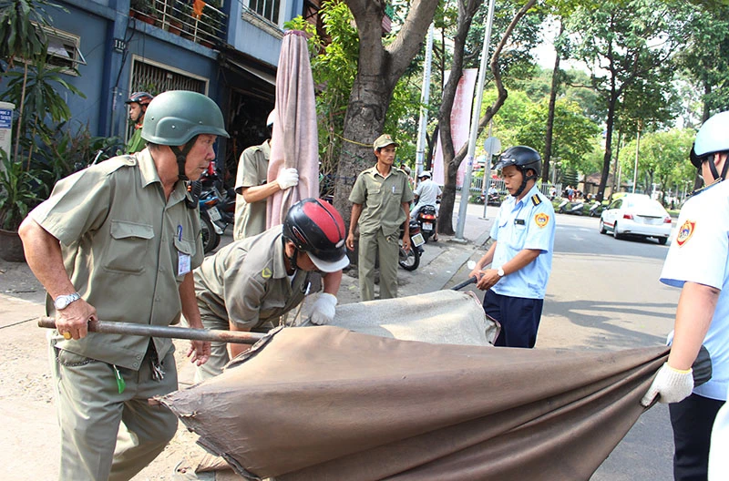 Phường Phạm Ngũ Lão dỡ bậc thềm trụ sở bảo vệ dân phố ảnh 10