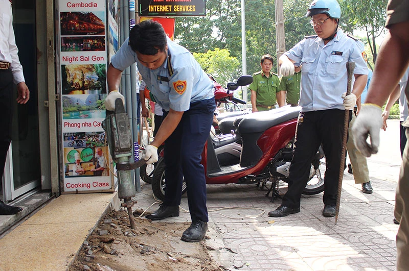Phường Phạm Ngũ Lão dỡ bậc thềm trụ sở bảo vệ dân phố ảnh 5