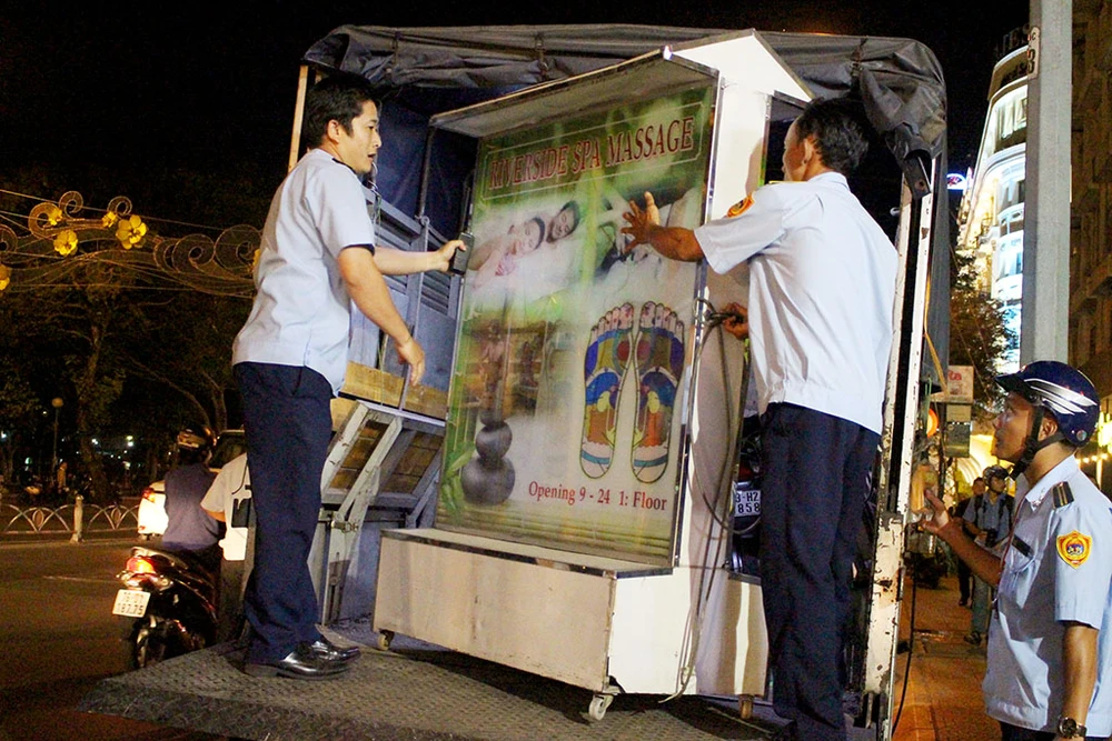 Quán nhậu nháo nhào khi thấy đoàn kiểm tra của ông Hải ảnh 4