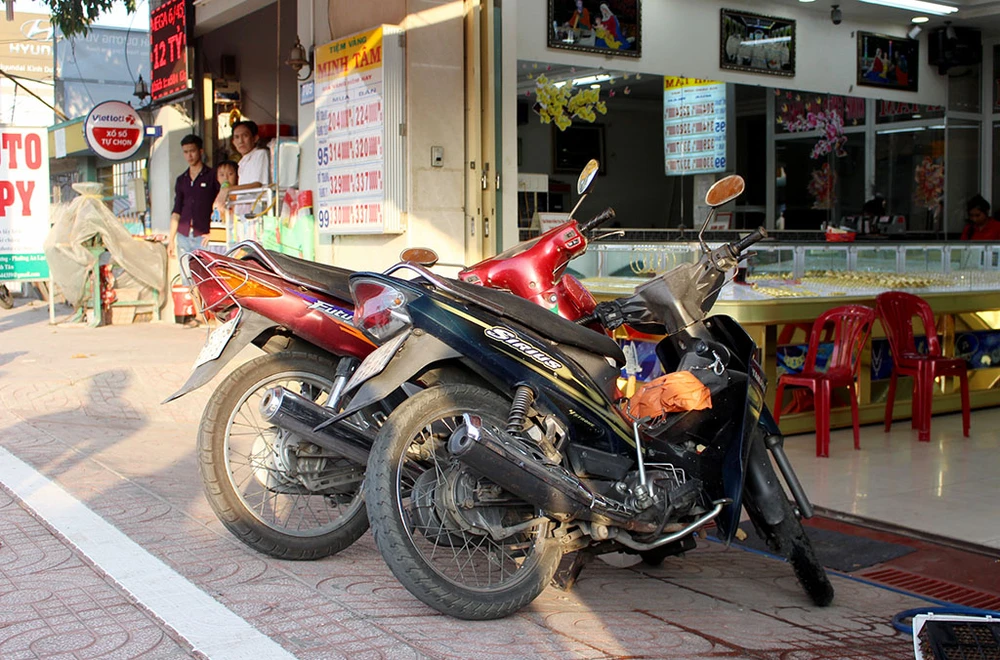 Quận Bình Tân mạnh tay phạt vi phạm vỉa hè ảnh 8