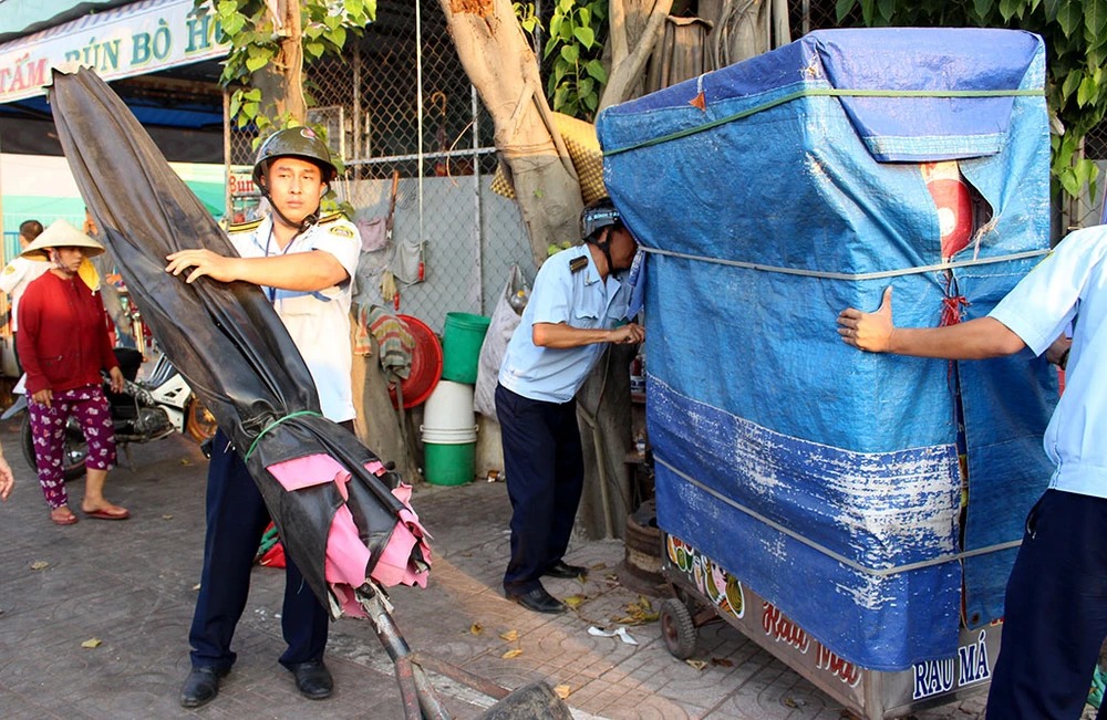 Quận Bình Tân mạnh tay phạt vi phạm vỉa hè ảnh 9