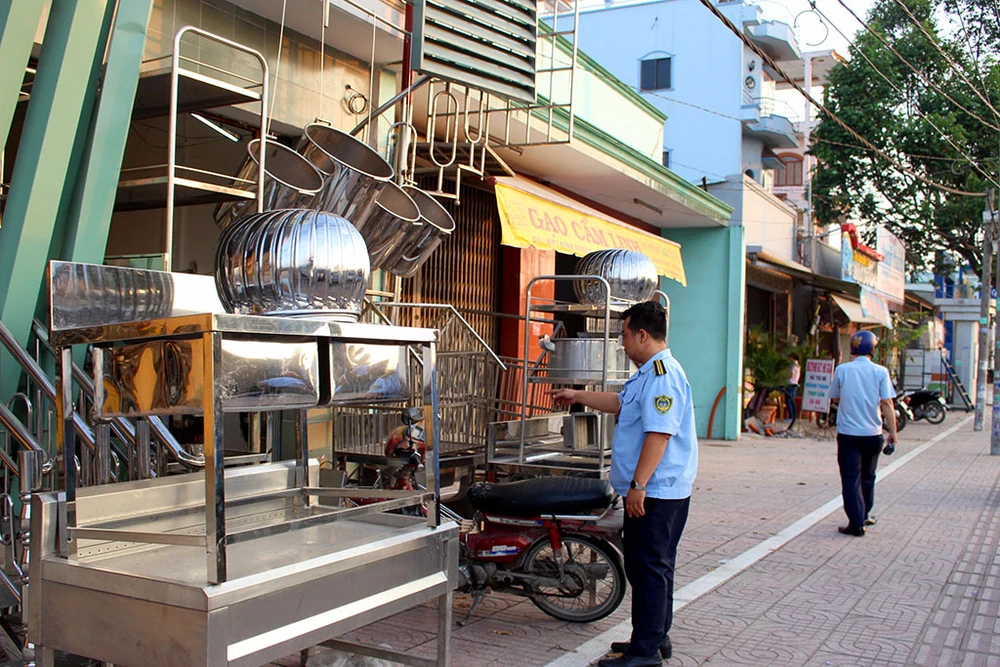 Quận Bình Tân mạnh tay phạt vi phạm vỉa hè ảnh 4