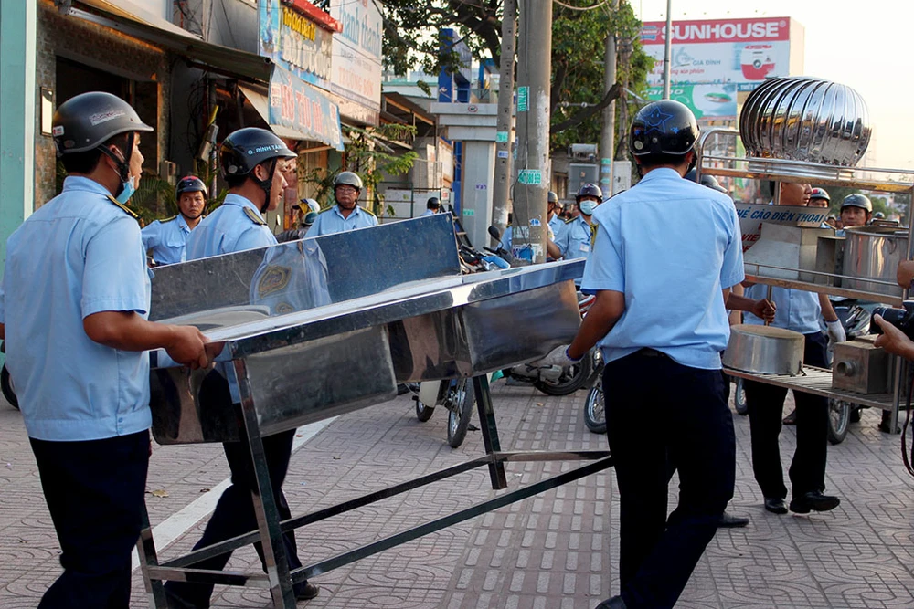 Quận Bình Tân mạnh tay phạt vi phạm vỉa hè ảnh 6