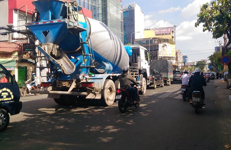 Xe bồn vào nội thành gây chết người: CSGT nói gì? ảnh 1