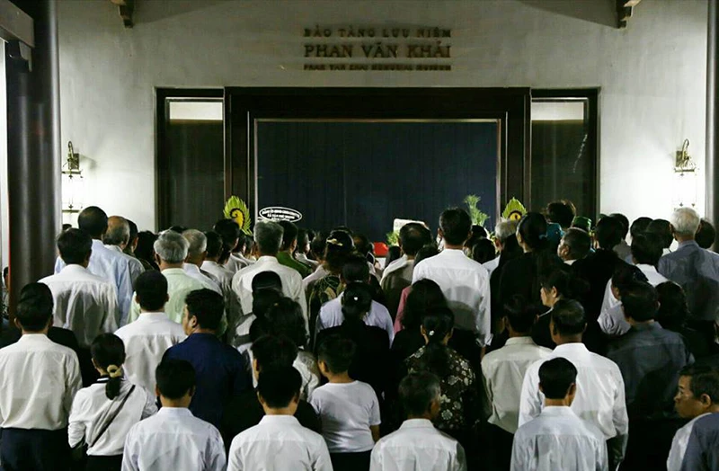 Cả xã hẹn nhau đi viếng nguyên Thủ tướng Phan Văn Khải ảnh 5