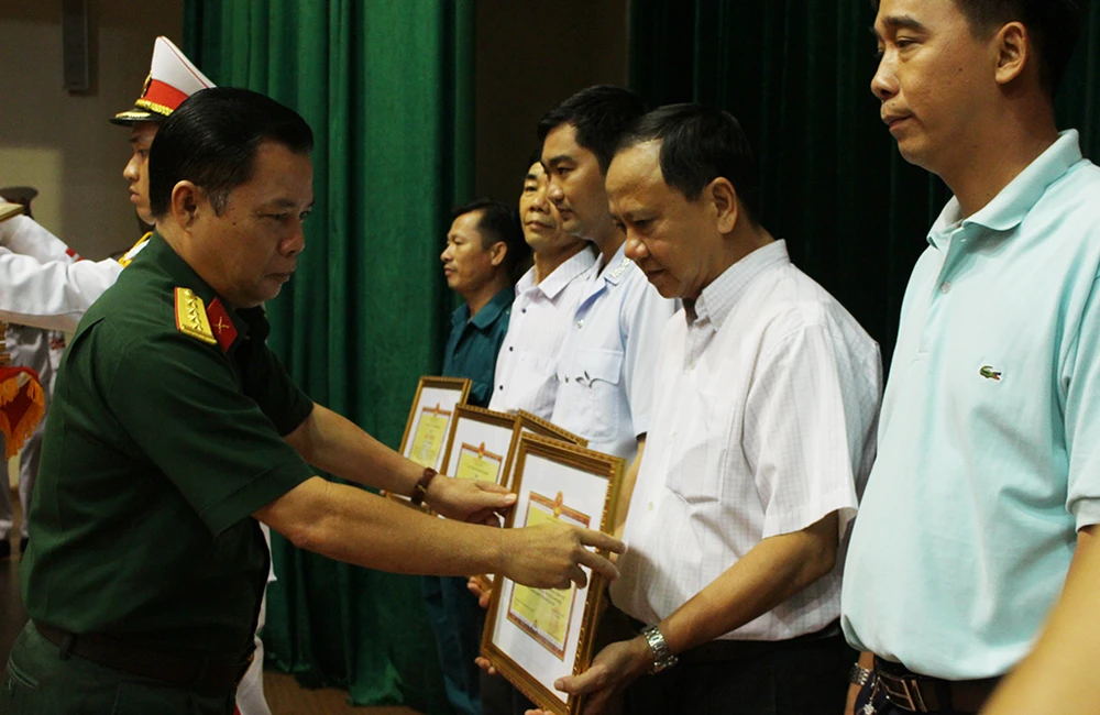 Tân Bình xây dựng 16 đội tự vệ sau vụ nổ mìn ảnh 4