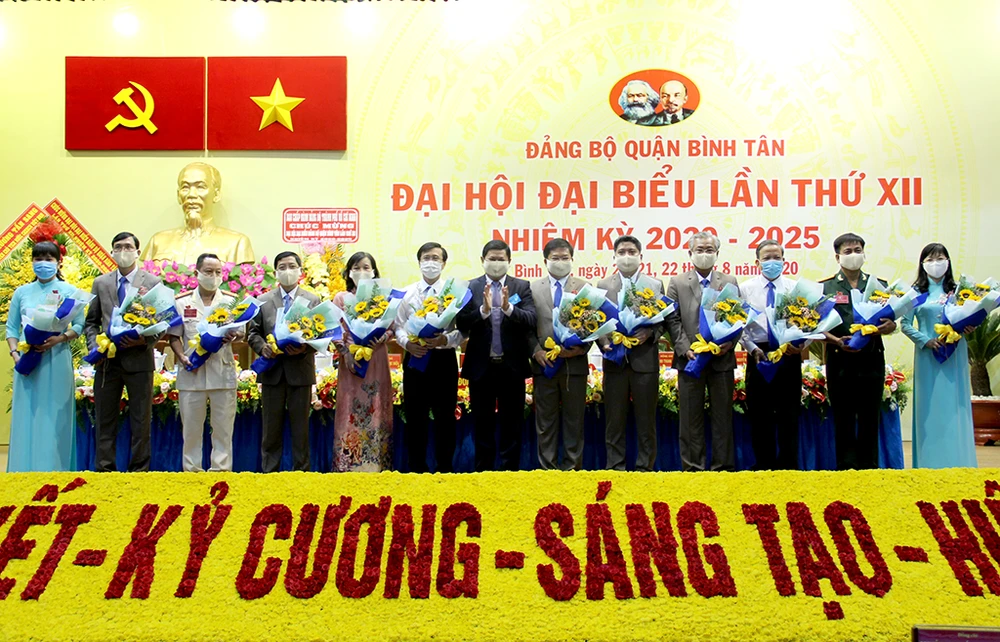 be-mac-dai-hoi-quan-binh-tan