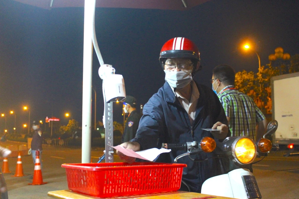 camera-soi-chieu-giay-to